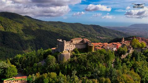 A January Stroll Through Fosdinovo: Castle Paths and Mountain&nbsp;Air